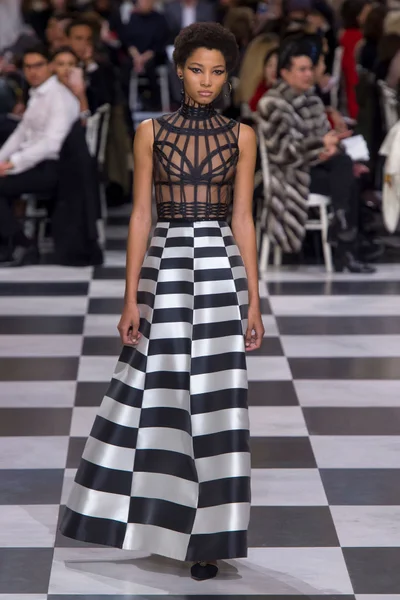 Look 10